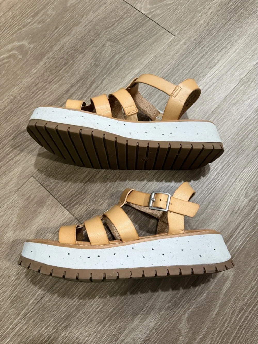 Universal Thread Platform Sandals - Picture 5 of 8